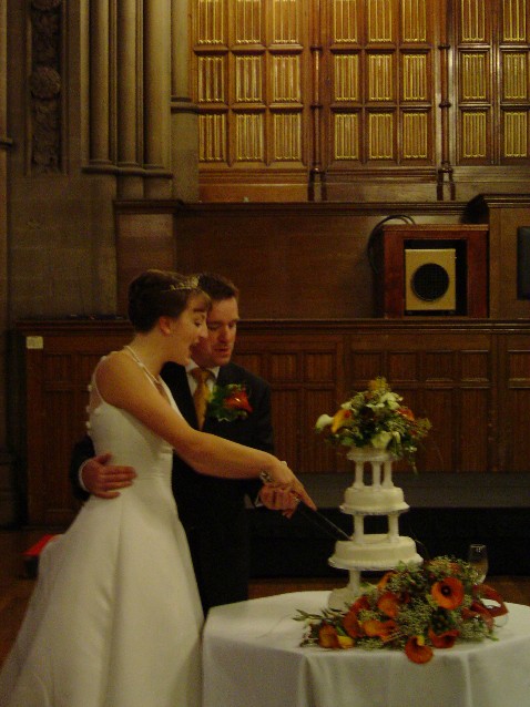 A photograph of Martin and Zoe cutting the cake.